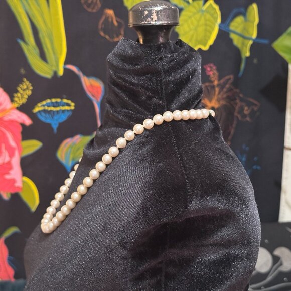 String of Faux Pearls Costume Necklace, Matinee Length, Fishhook Clasp, Vintage - Picture 3 of 15